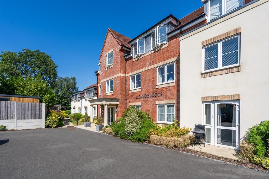 Property photo 1 of 15 16 Eleanor Lodge_2.Jpg