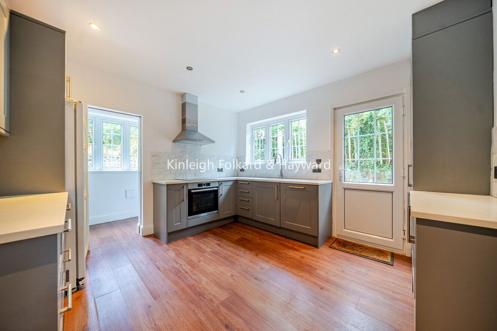 Property photo 3 of 21 Picture No. 06