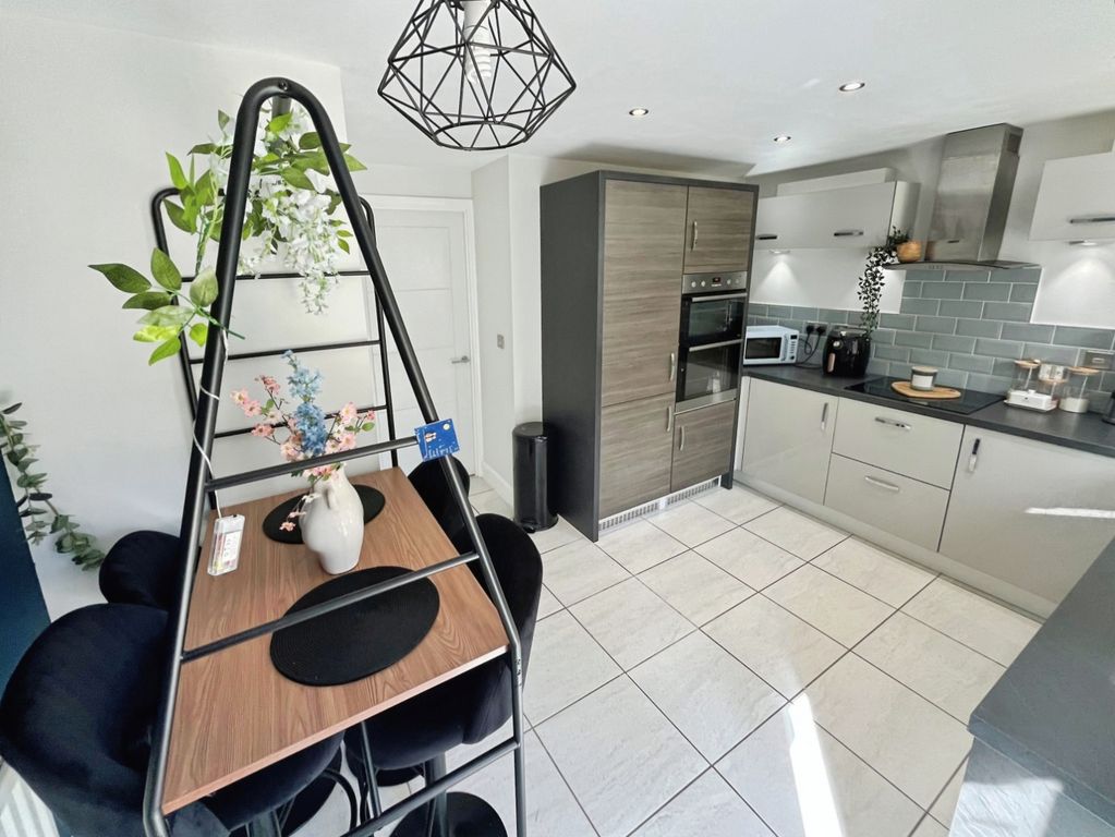 Property photo 2 of 13 Pbox-Kitchen-335893.Jpg