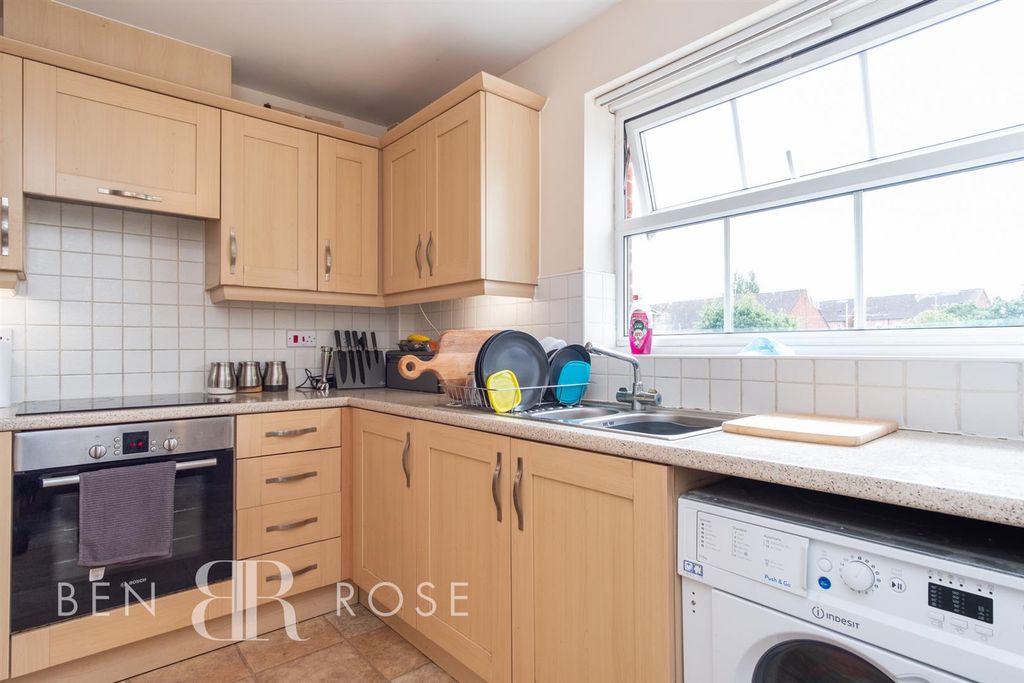 Property photo 3 of 14 Kitchen