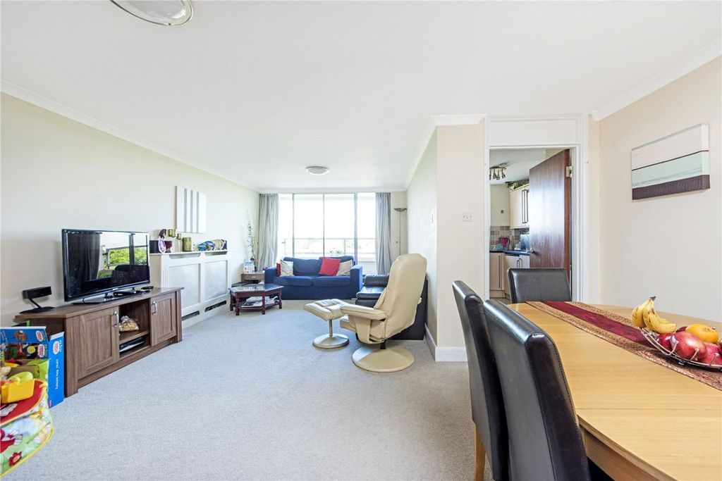 Property photo 3 of 12