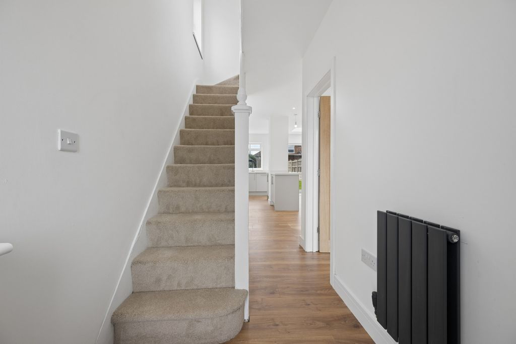 Property photo 2 of 18 5311696