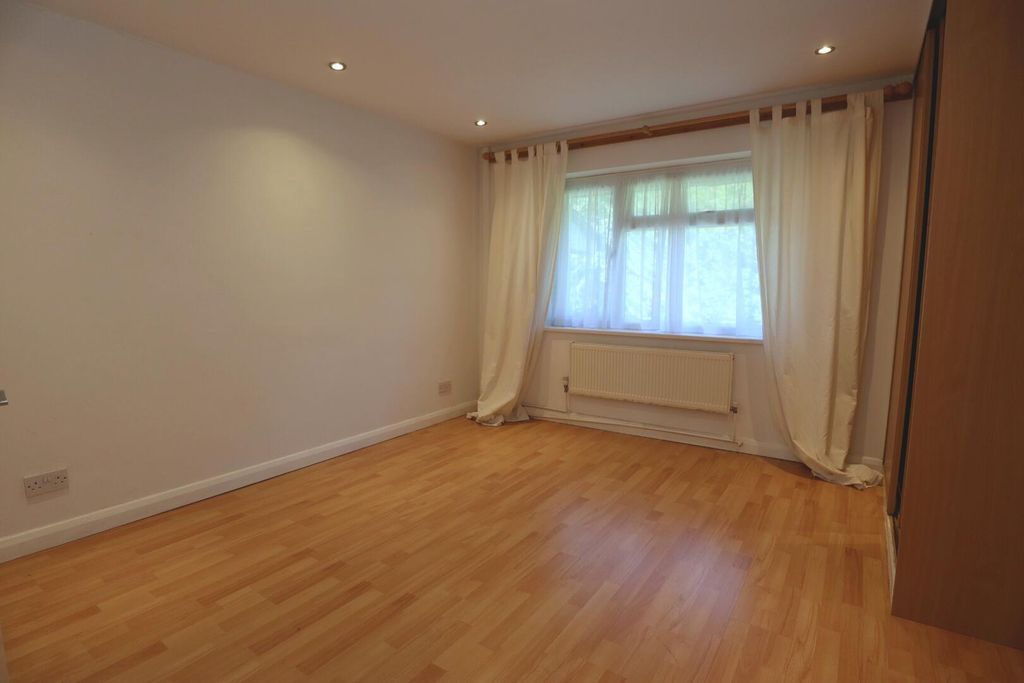 Property photo 2 of 7 Bedroom