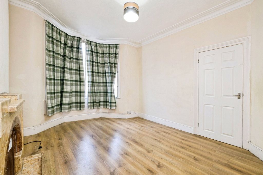 Property photo 2 of 20 Picture No. 26
