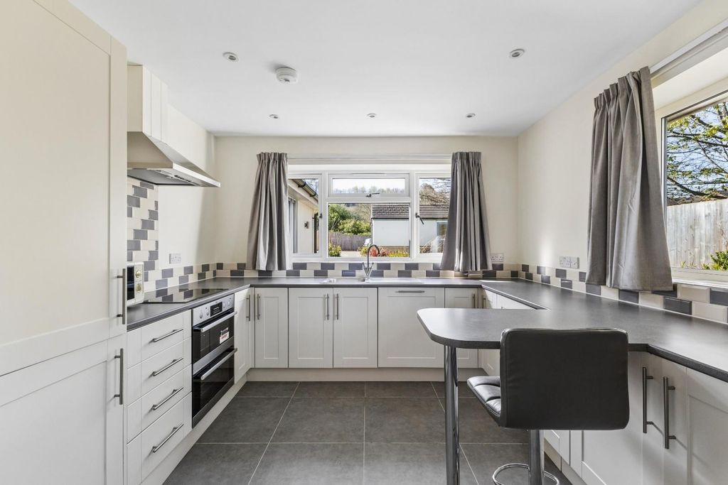 Property photo 3 of 22 Kitchen