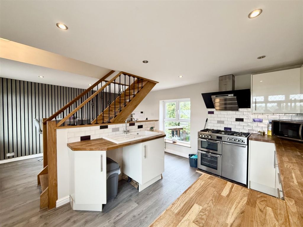 Property photo 2 of 22 2