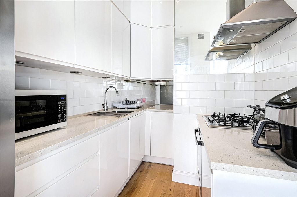 Property photo 3 of 10 Kitchen