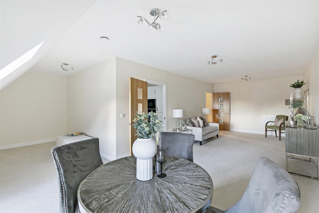 Property photo 3 of 16 11-08c5Ct_Mcs_Flat 45 Hawkesbury Place_48.Jpg