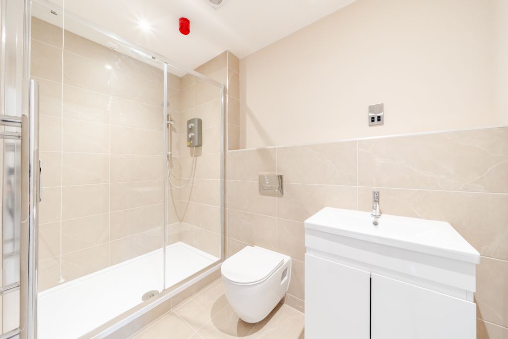 Property photo 2 of 32