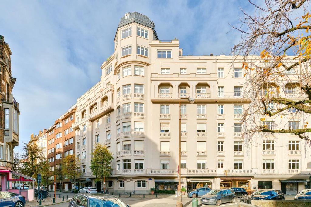 Property photo 2 of 27