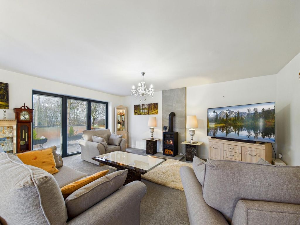 Property photo 3 of 35 Living Room