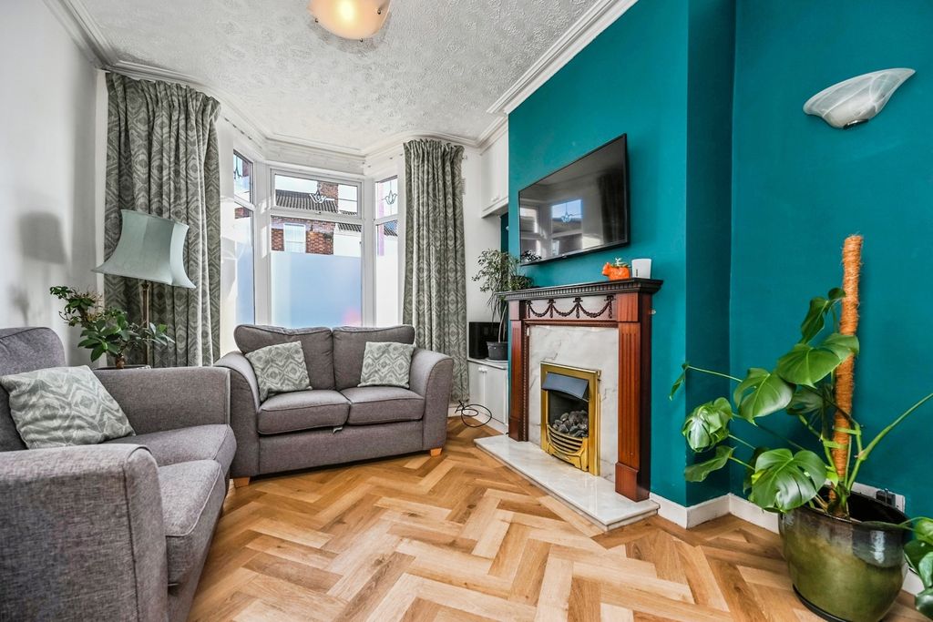 Property photo 2 of 17 Photo