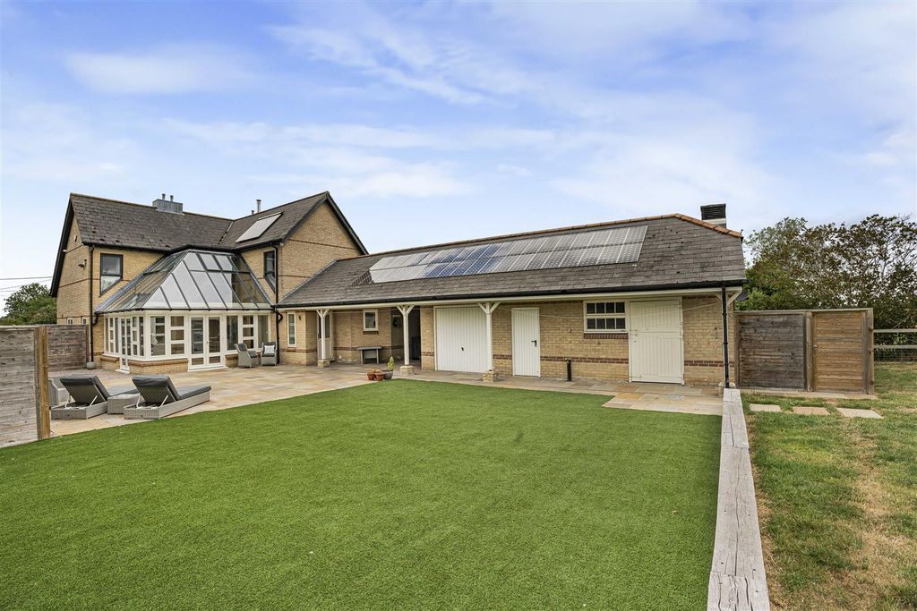 Property photo 2 of 47 21_58384.Jpg