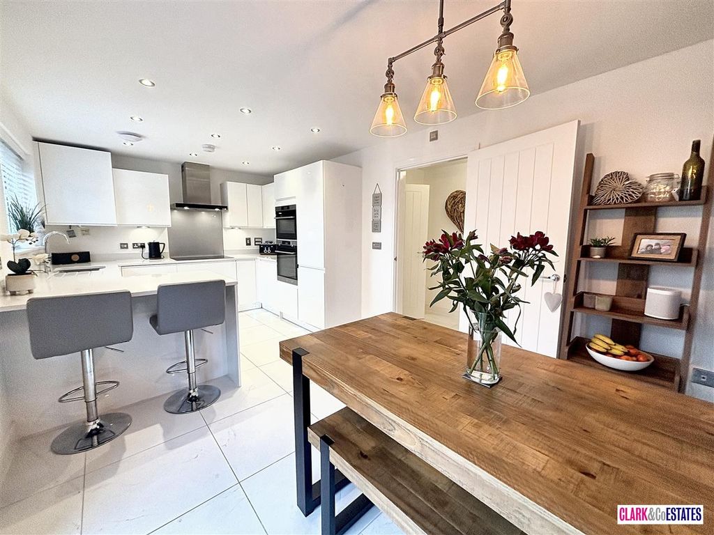 Property photo 2 of 17 Kitchen Diner