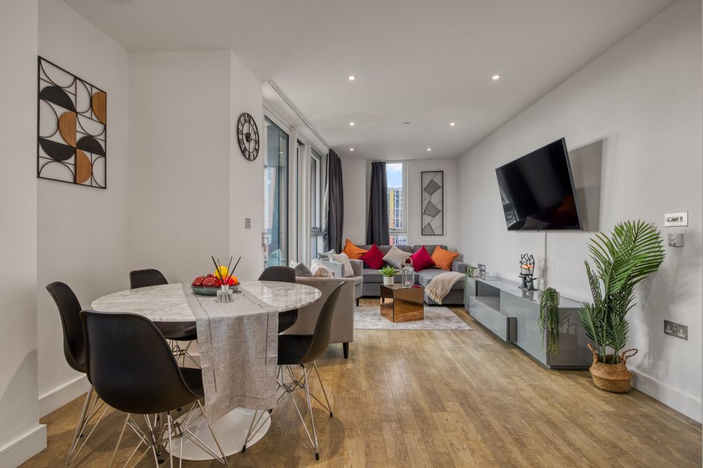 Property photo 2 of 26