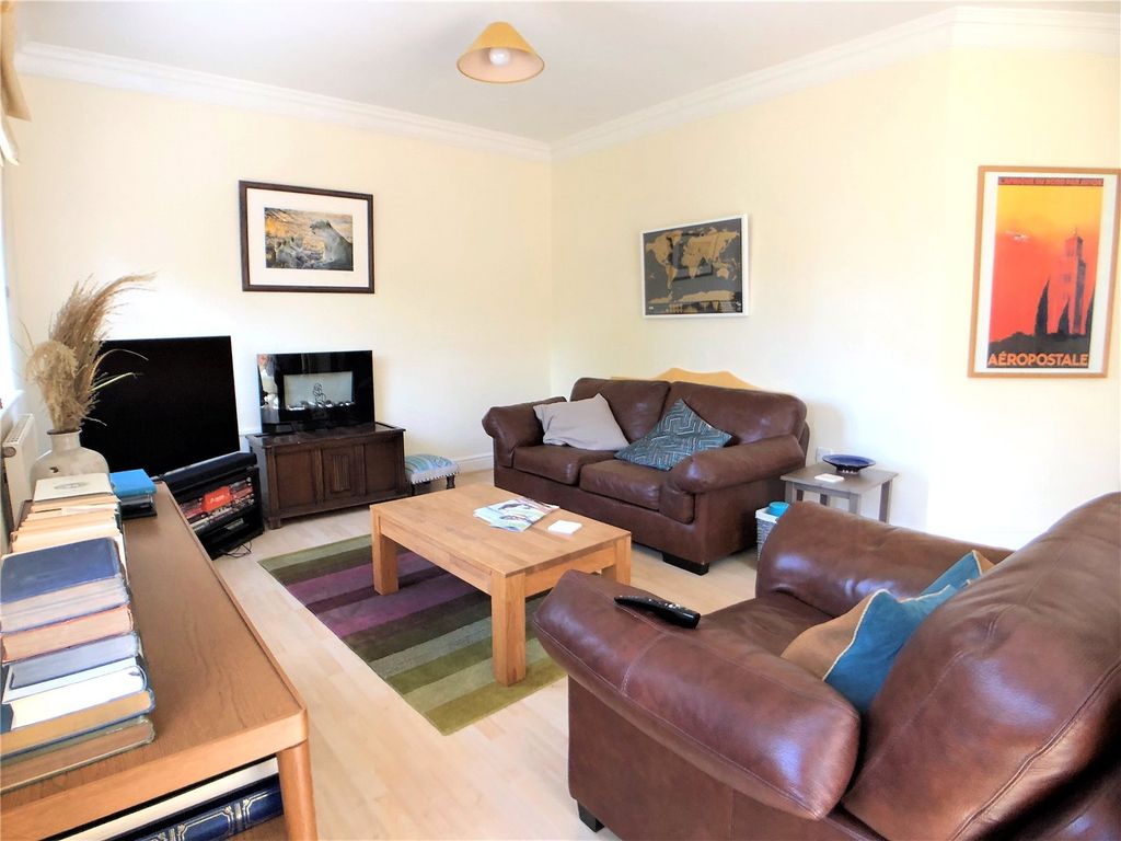 Property photo 2 of 9 Picture No. 24