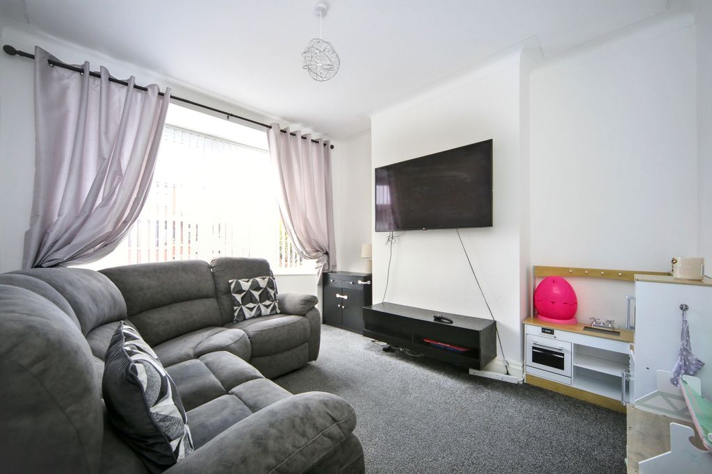 Property photo 2 of 25