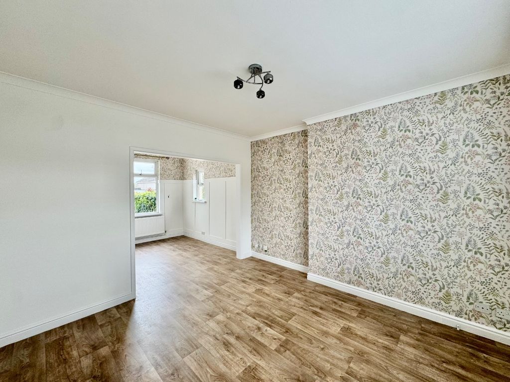 Property photo 3 of 27 3882445