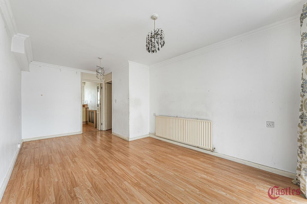 Property photo 1 of 18 Living Room