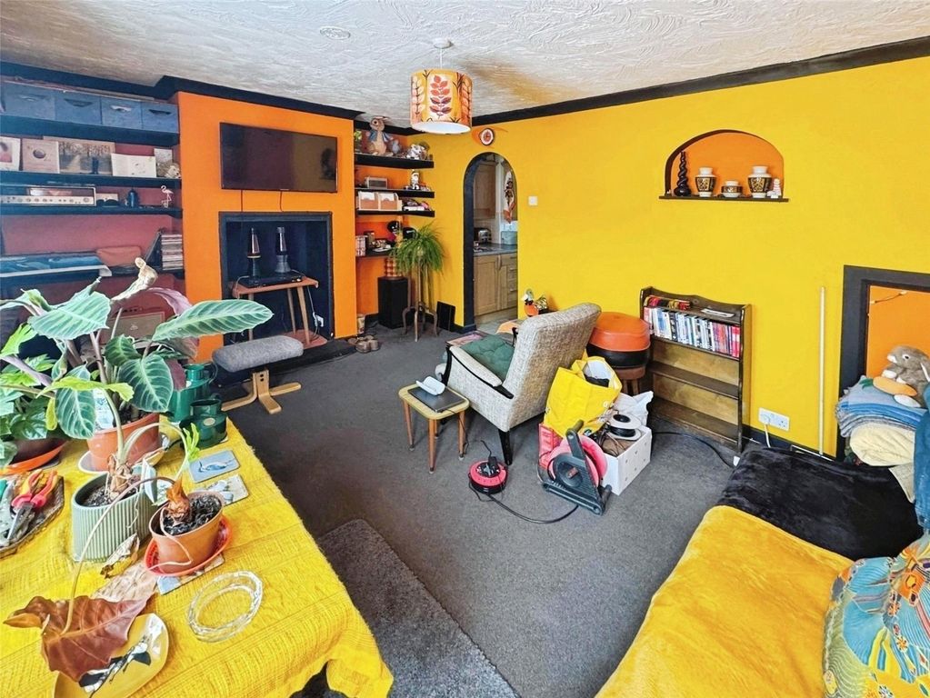 Property photo 2 of 13 Lounge