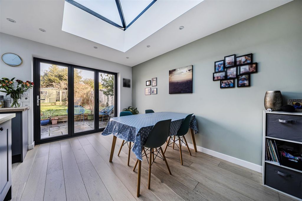 Property photo 3 of 23 Kitchen/Breakfast Room
