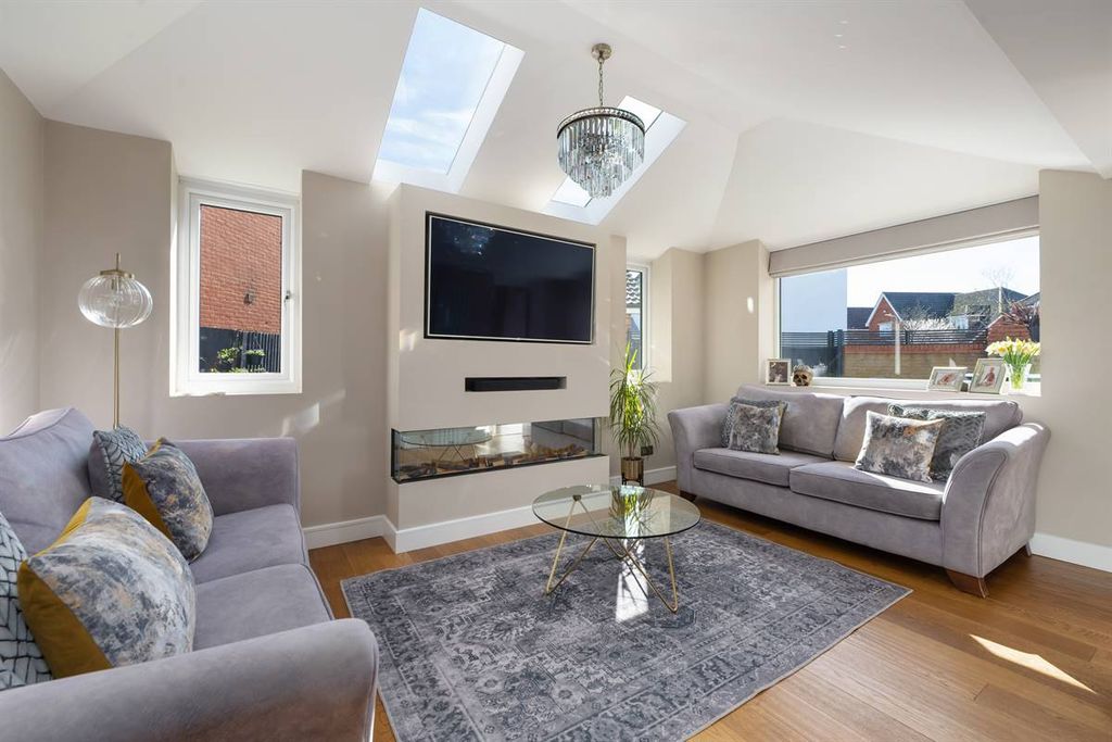 Property photo 2 of 31