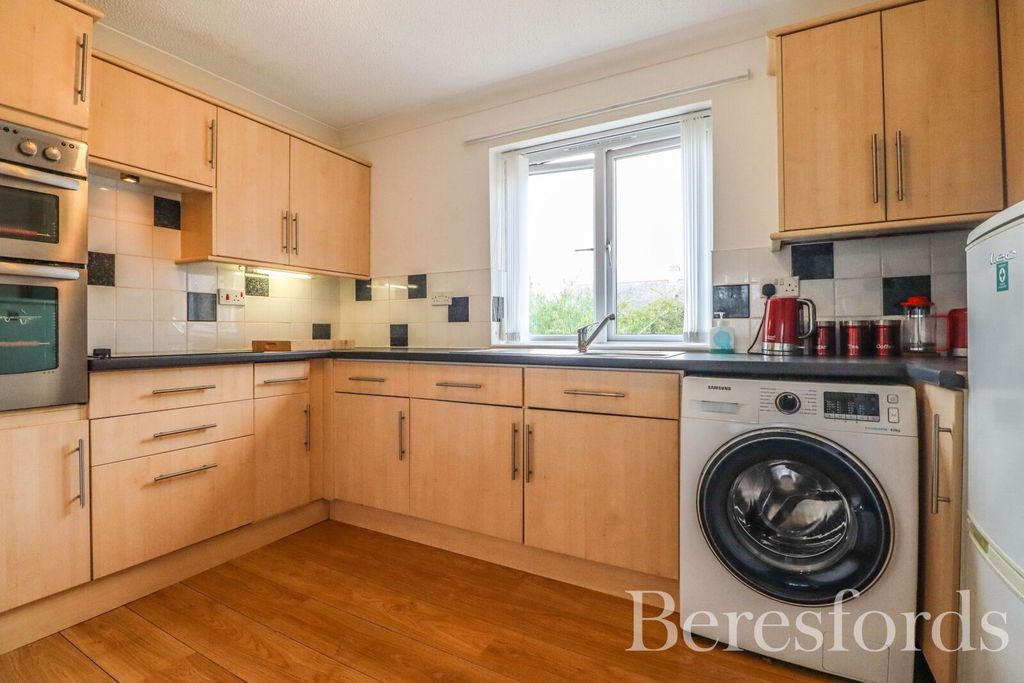 Property photo 2 of 18 Picture No. 11