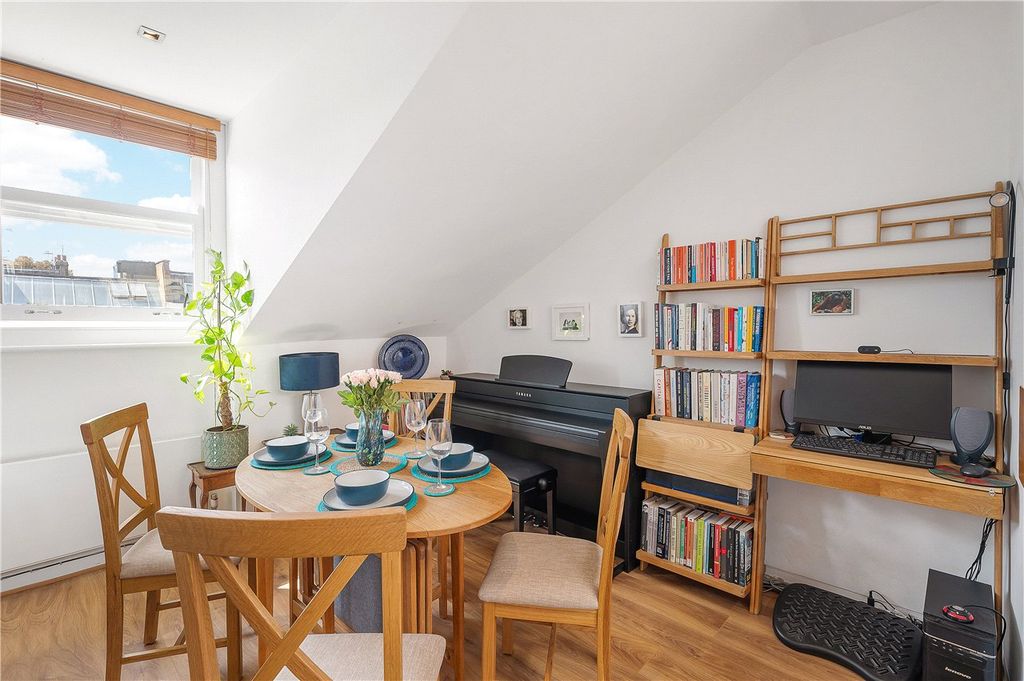 Property photo 3 of 14 Dining