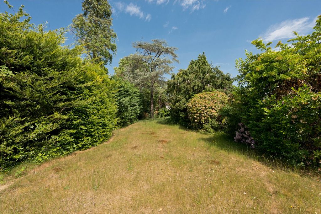 Property photo 3 of 18 Garden