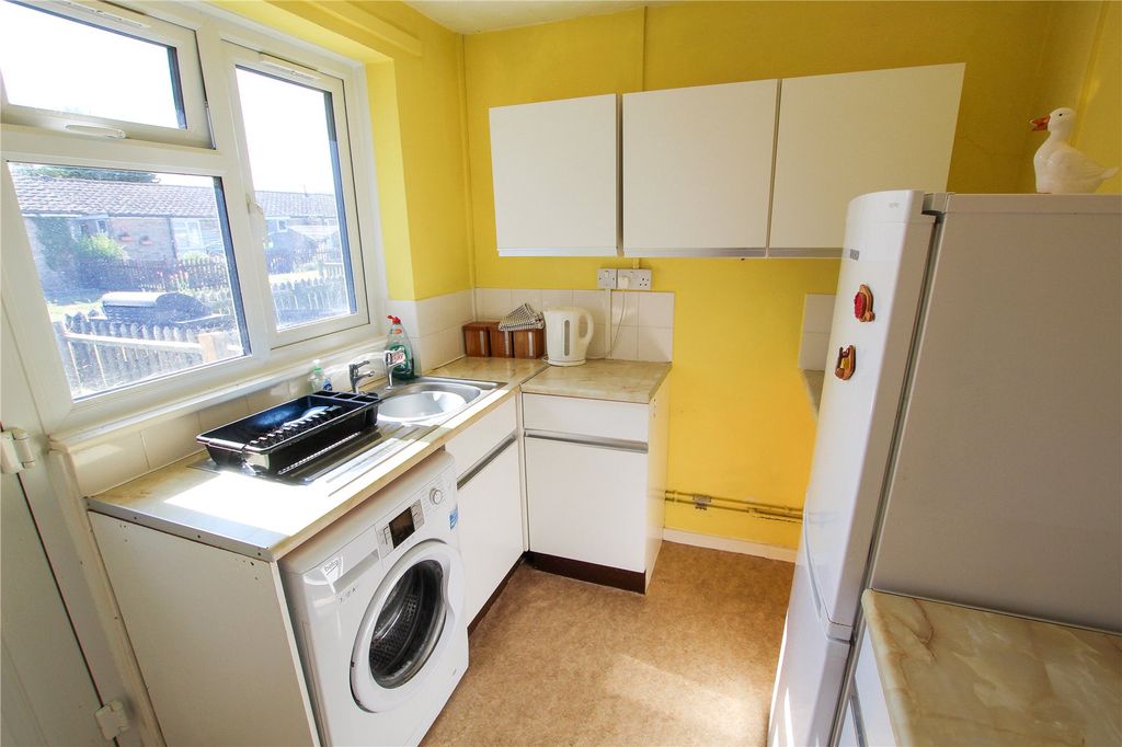 Property photo 3 of 6 Kitchen.