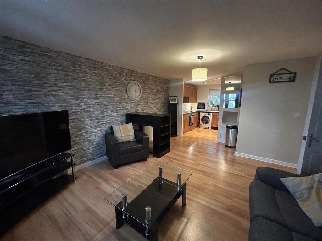 Property photo 3 of 10 Af0Eb66F-Ed43-40Fc-836E-504508E97F99.Png