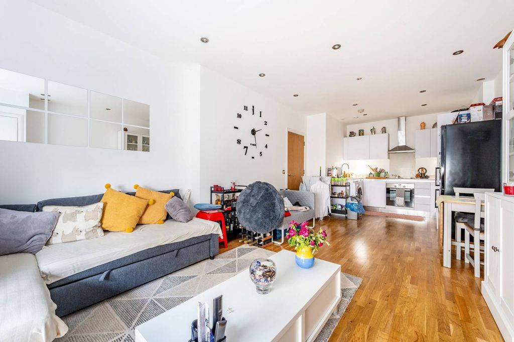 Property photo 1 of 11
