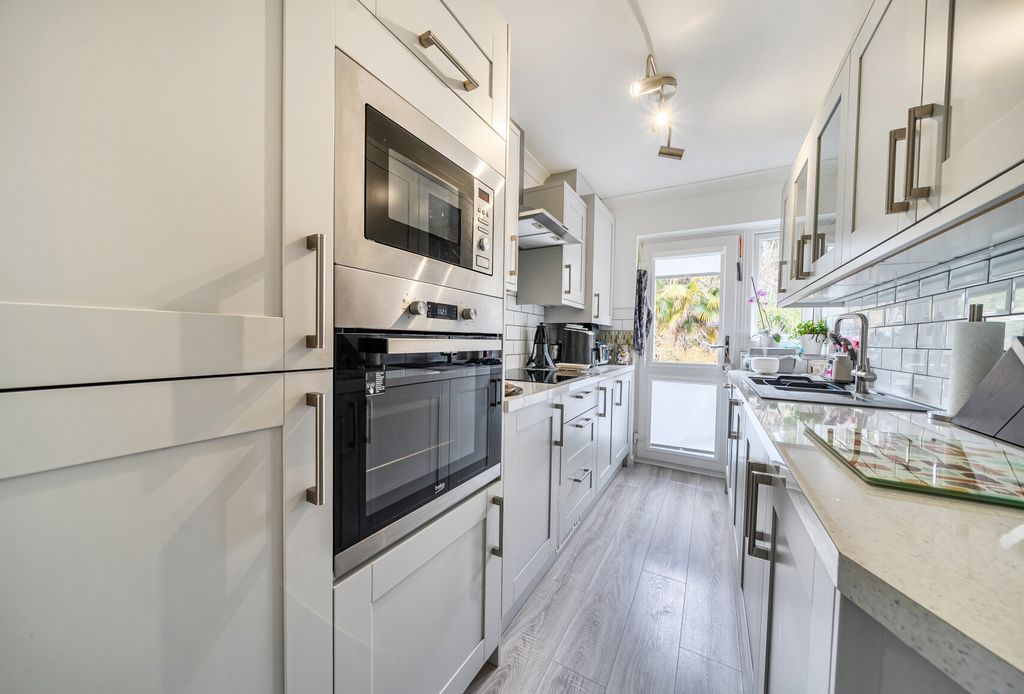 Property photo 3 of 14 1419435-10-69A031...