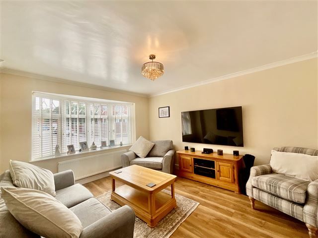 Property photo 3 of 21 Lounge