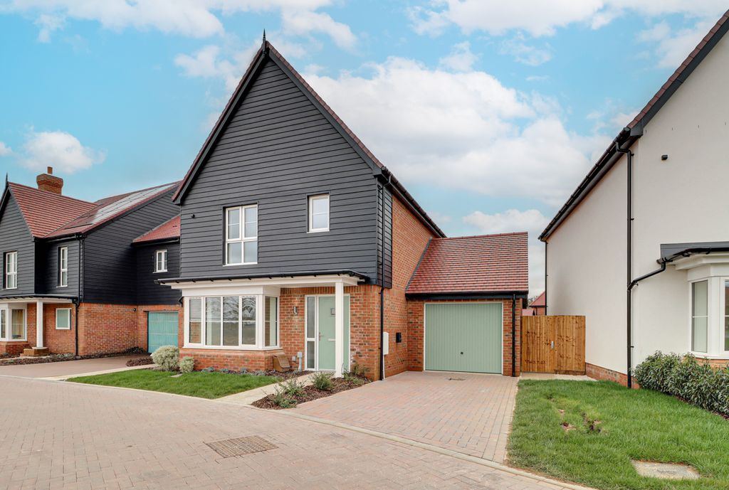 Property photo 2 of 13 Thebillingtonaltplotandfrontshot