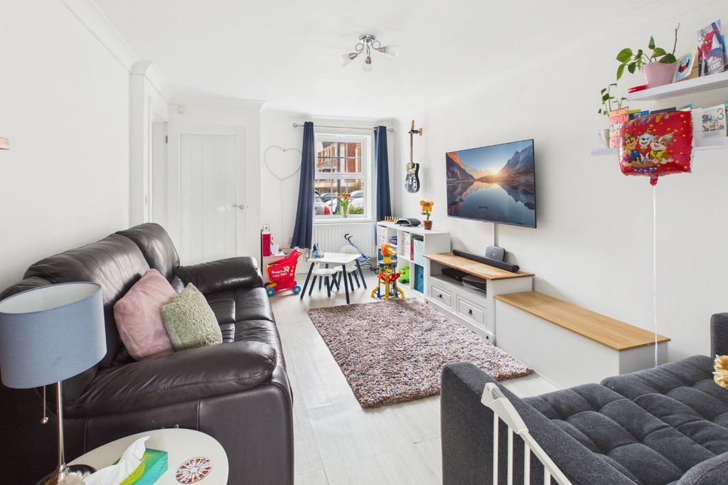 Property photo 2 of 12 Lounge