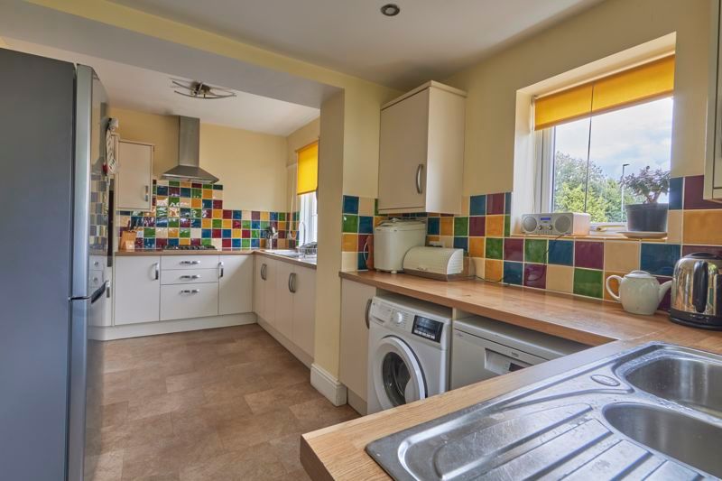 Property photo 3 of 15 Kitchen Diner