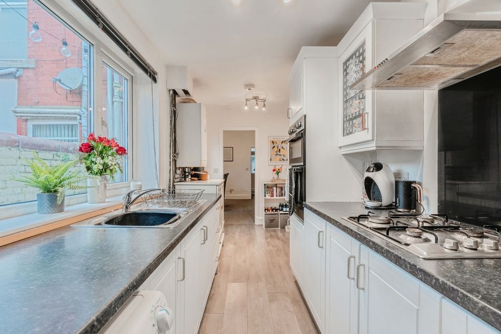 Property photo 2 of 20 Pbox-Img.Jpg