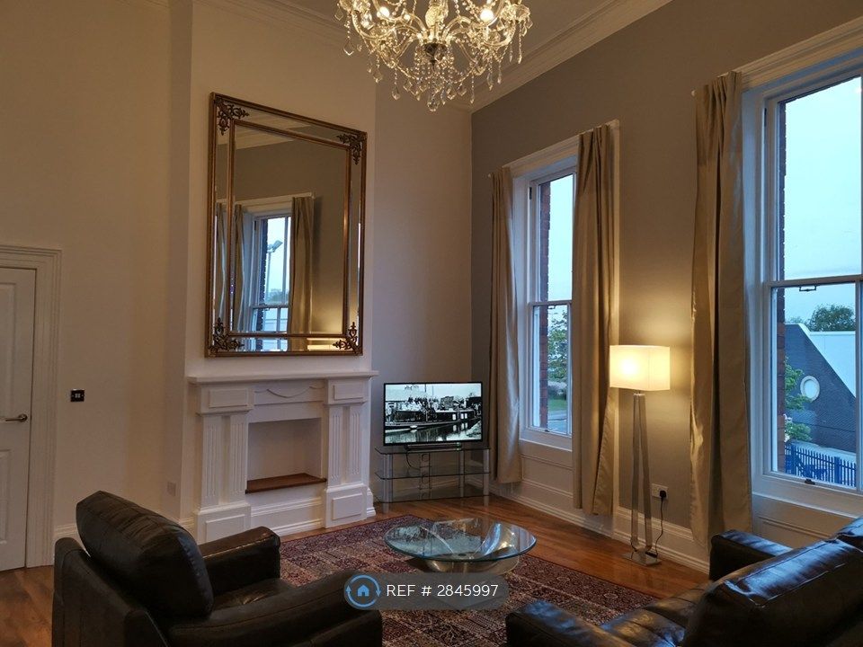 Property photo 1 of 11 Living Room