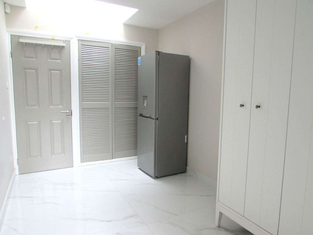 Property photo 1 of 5 Ash Close, Stanmore, Middlesex Ha7