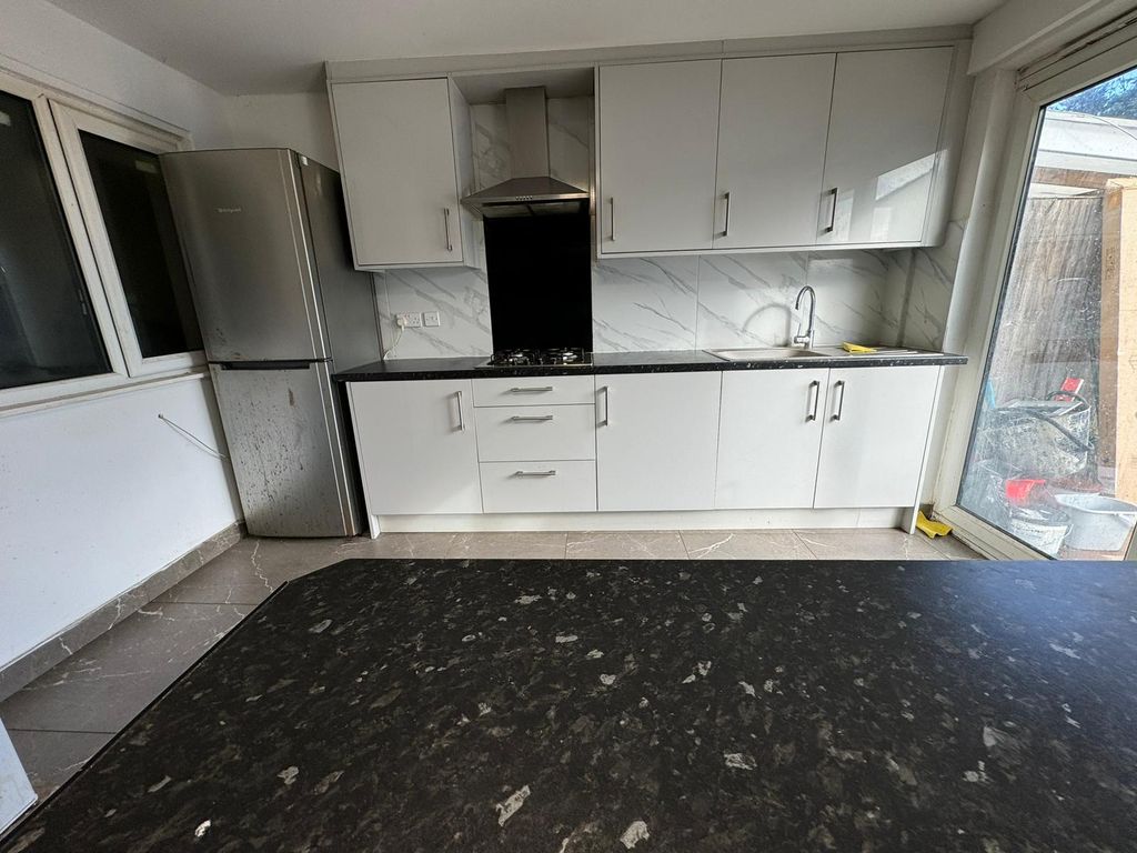 Property photo 3 of 3