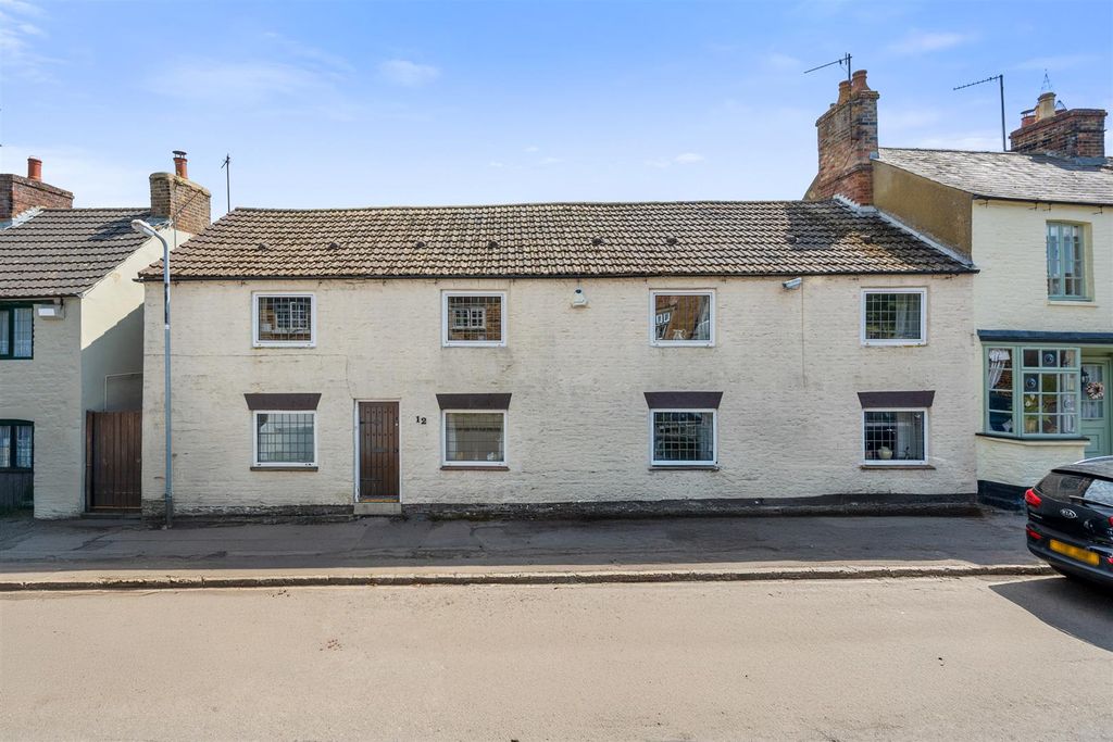Property photo 2 of 27