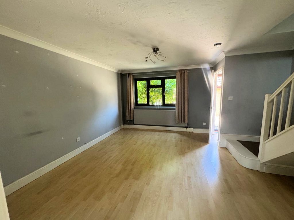 Property photo 2 of 15 Lounge Rev