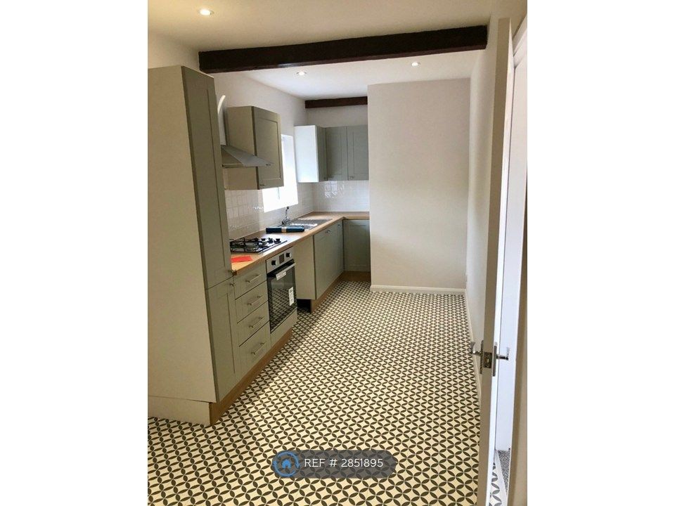 Property photo 3 of 8 Kitchen