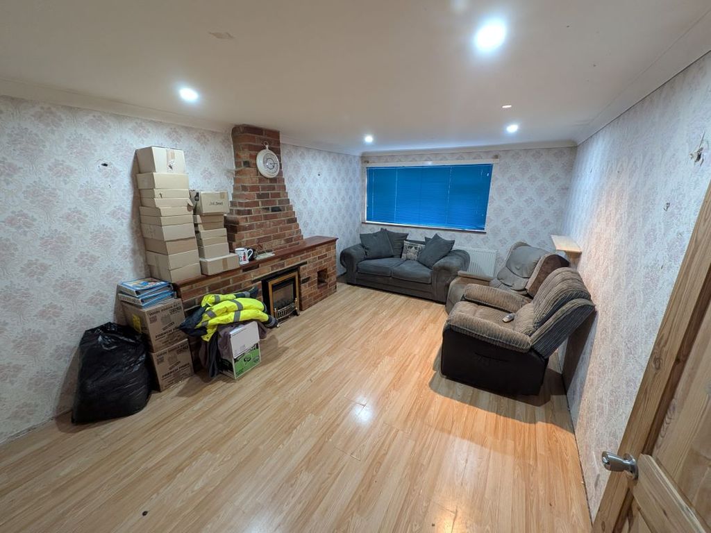 Property photo 3 of 21