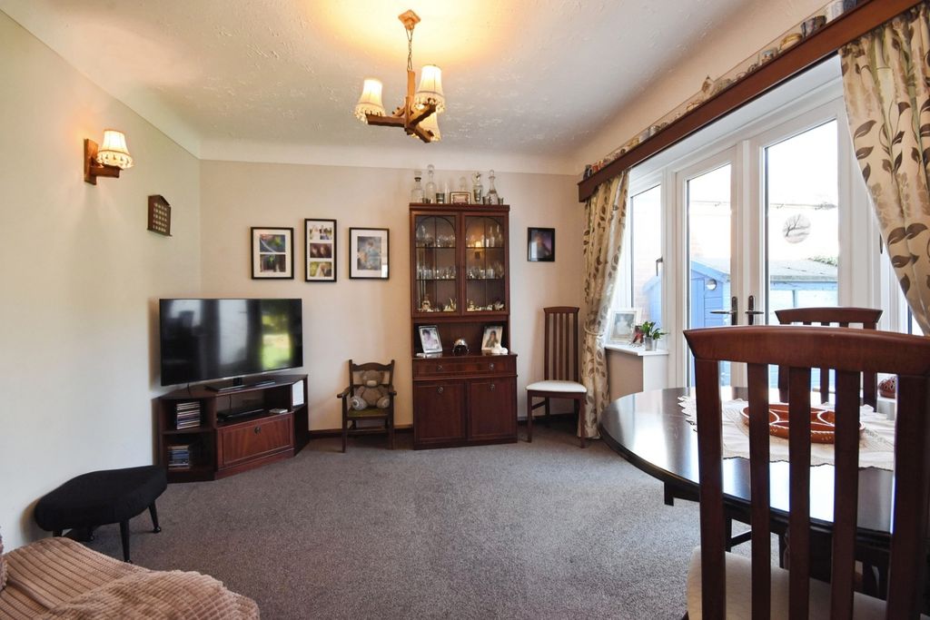 Property photo 3 of 18 Dining Room