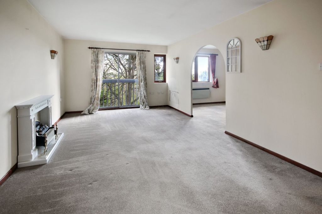 Property photo 3 of 12