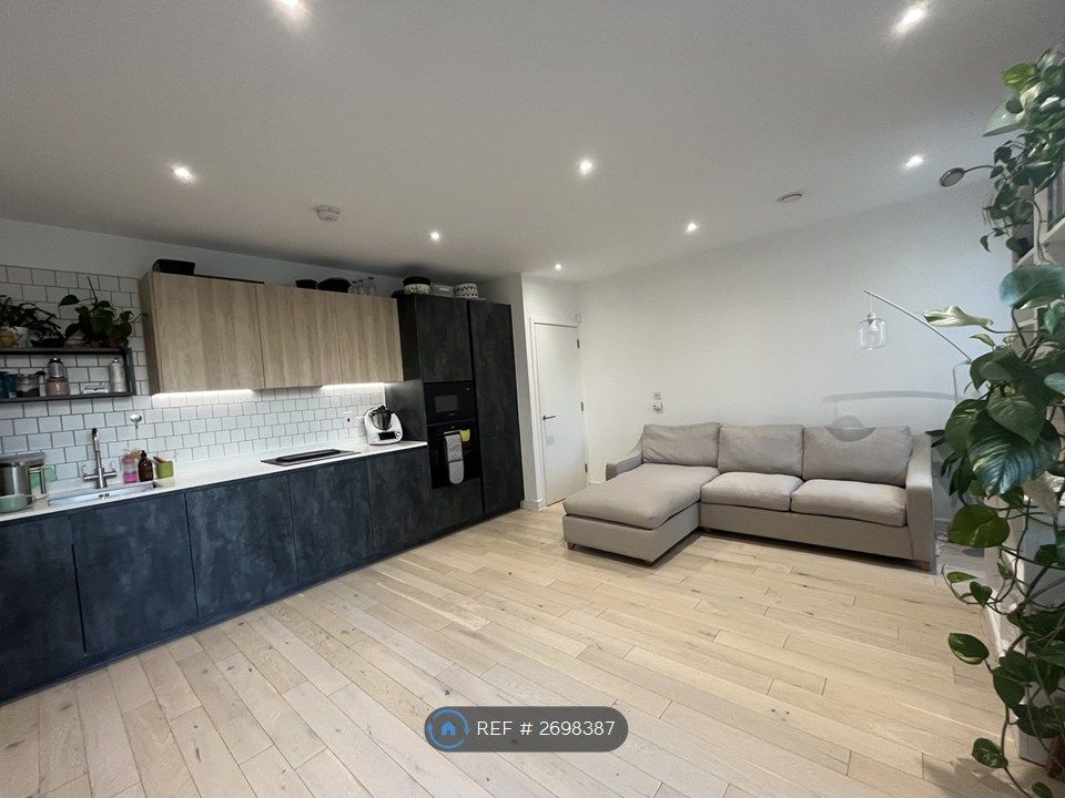 Property photo 1 of 28 Living Room  / Kitchen