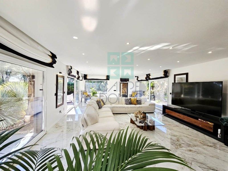 Property photo 3 of 93