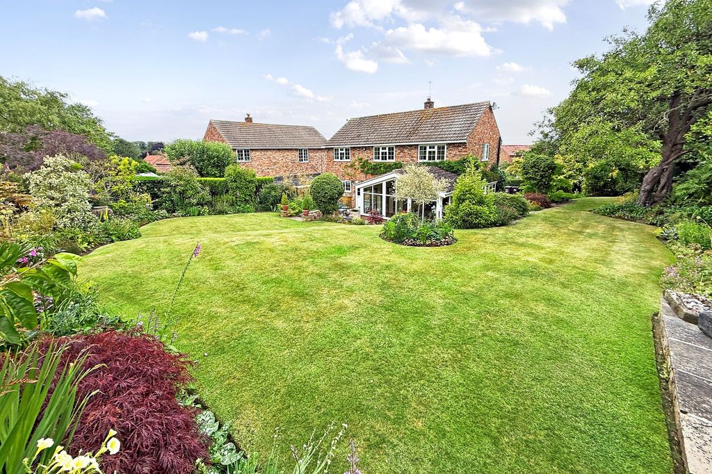 Property photo 2 of 21